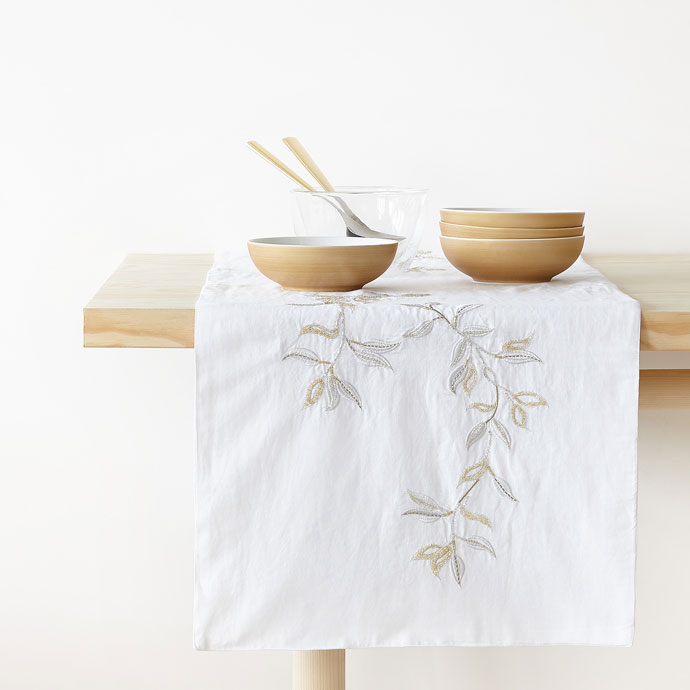 Zara FLORAL EMBROIDERY TABLE RUNNER