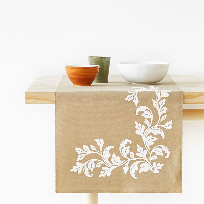 Zara FLEUR-DE-LIS PRINT TABLE RUNNER