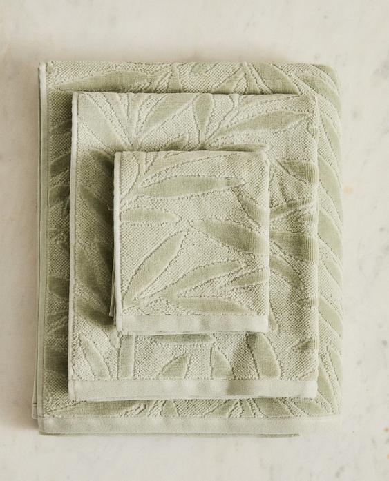 JACQUARD LEAF BATH TOWEL