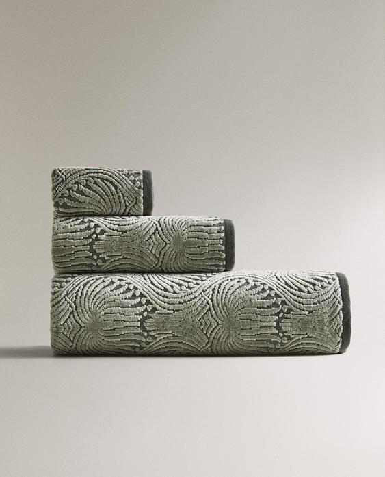 TOALHA DE BANHO EM JACQUARD MOSAICO