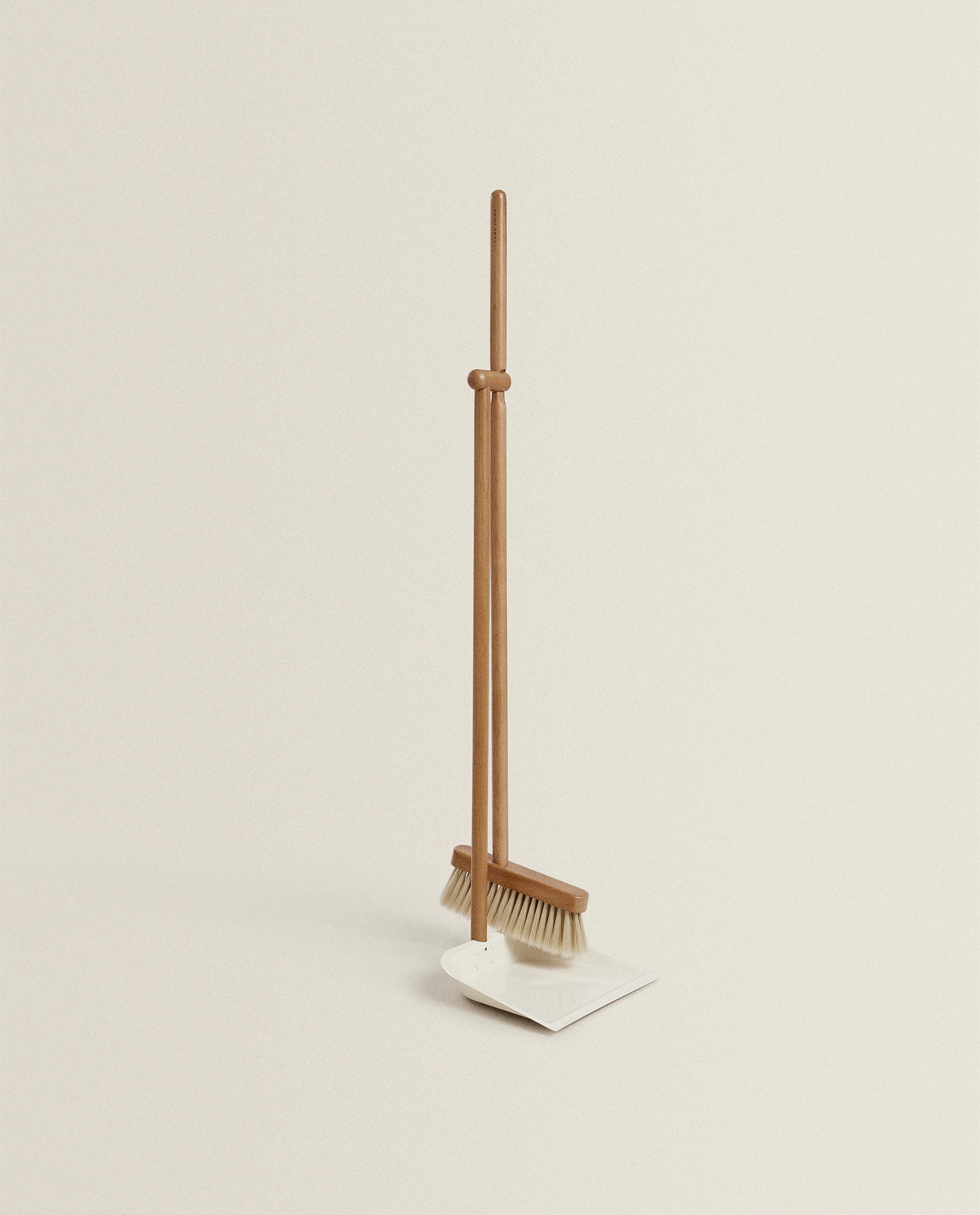 WOODEN DUSTPAN AND BRUSH SET | Zara Home United States of America