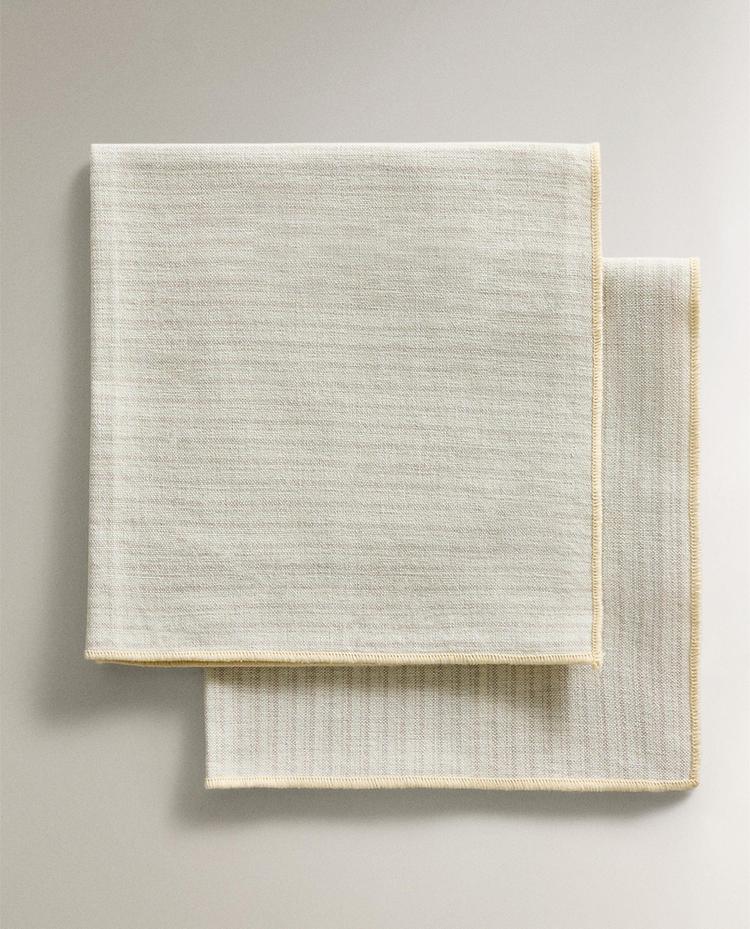 CONJUNTO DE GUARDANAPOS LISTRADOS COM OVERLOCK (CONJUNTO DE 2)
