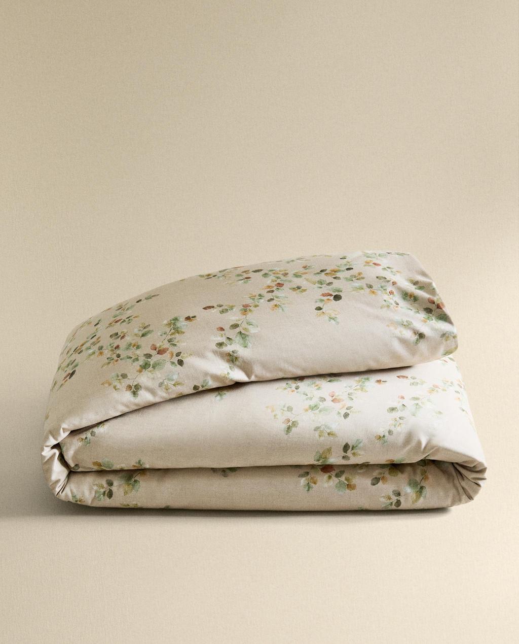 CAPA DE EDREDOM DE CETIM COM ESTAMPADO DE FOLHAS