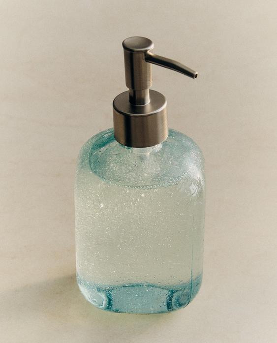SÆBEDISPENSER I GLAS MED BLÅ BOBLEEFFEKT