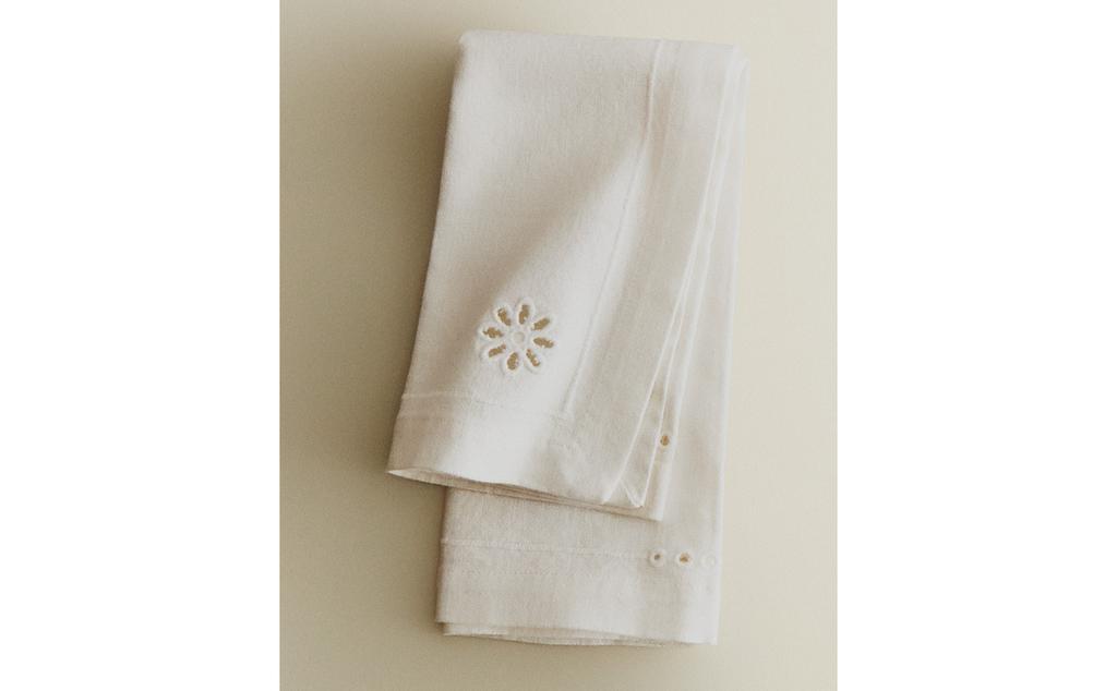 PACK SERVILLETAS BORDADOS PERFORADOS (PACK DE 2)