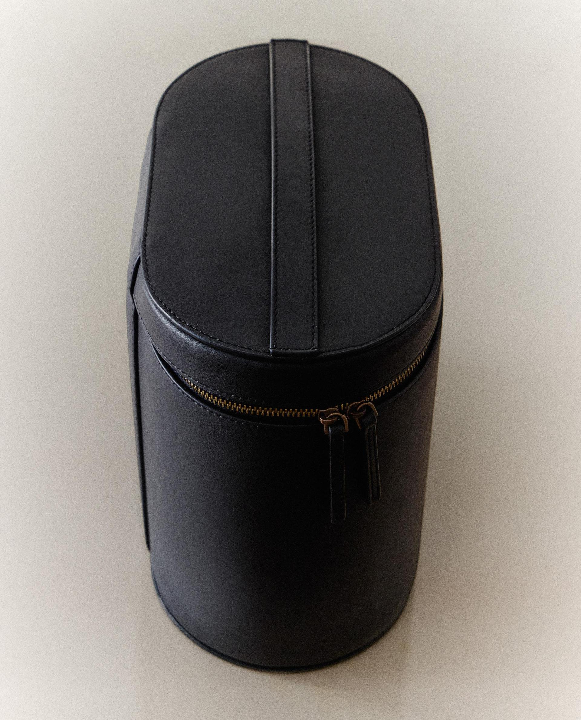 RIGID MIRRORED LEATHER WASH BAG