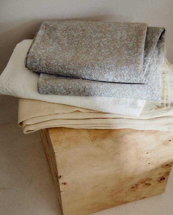 FLORAL JACQUARD BLANKET