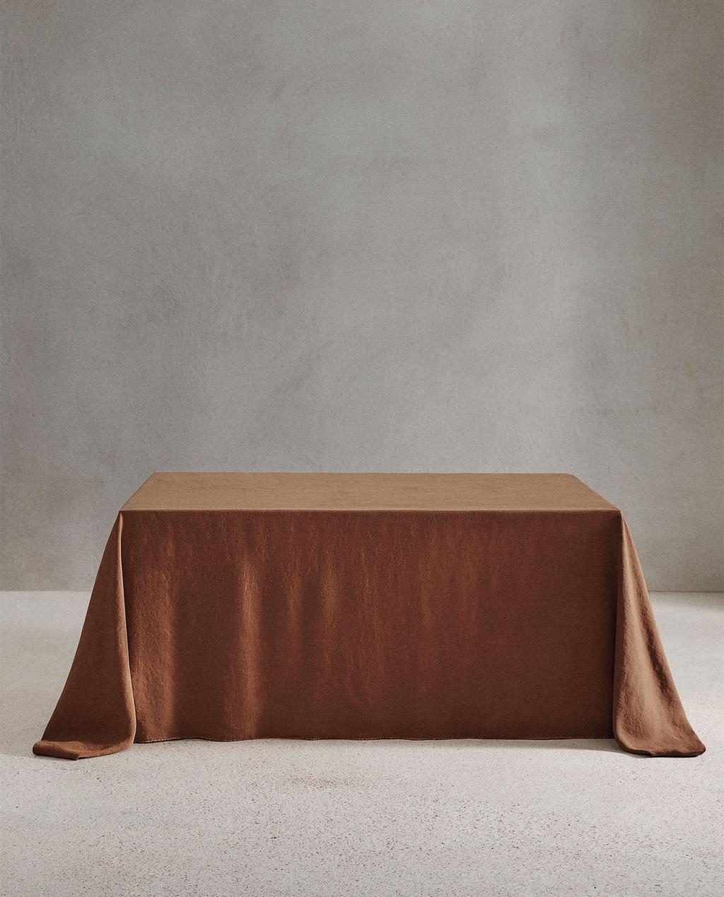 TABLECLOTH 01