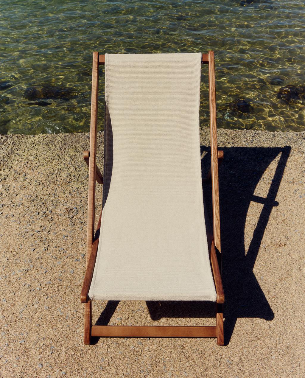 FOLDING WOOD AND COTTON LOUNGER