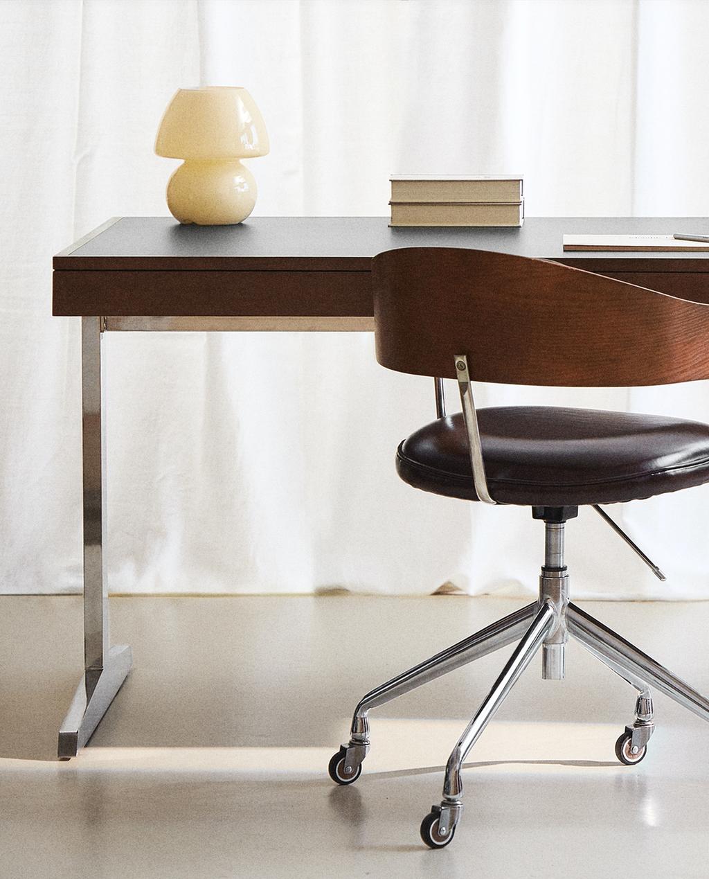 WOODEN DESK WITH METAL LEGS