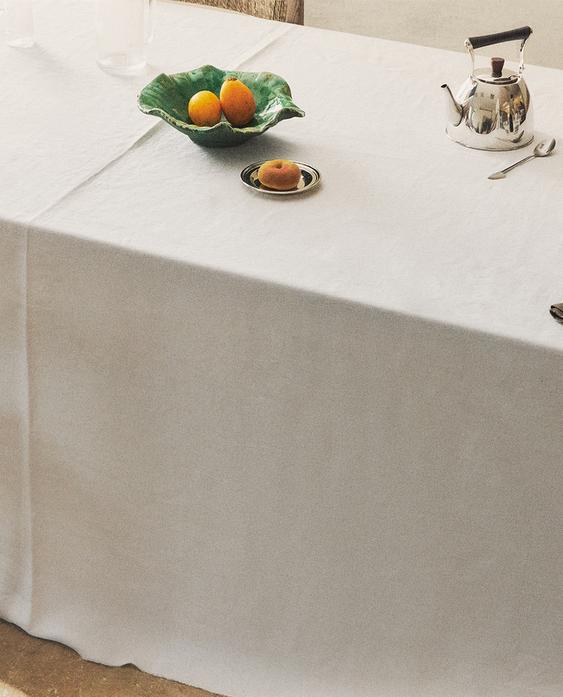 TABLECLOTH 01