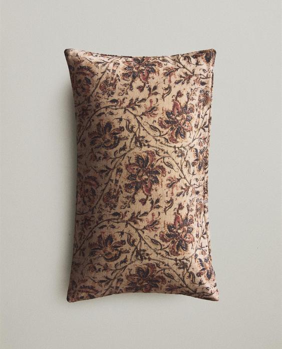 KUSSENHOES MET BLOEMENPRINT