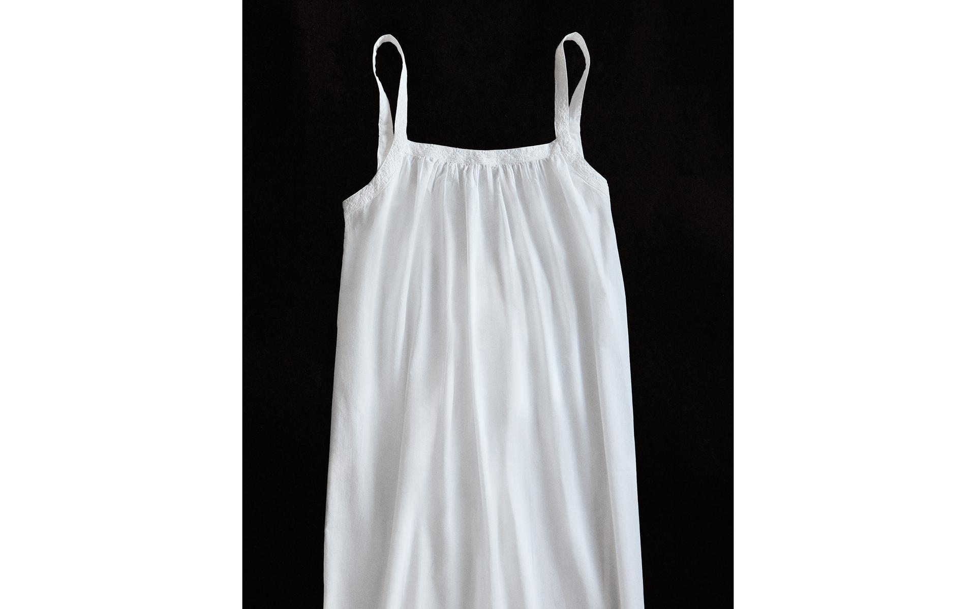 EMBROIDERED COTTON NIGHTDRESS