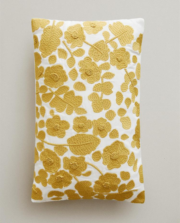 CAPA DE ALMOFADA FLOR BORDADA