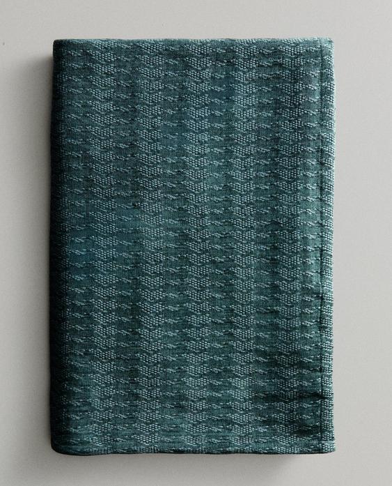 PLÄD I CHENILLE JACQUARD