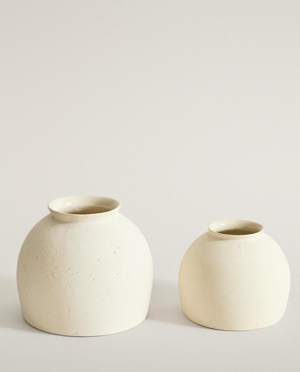 ROUND CERAMIC VASE
