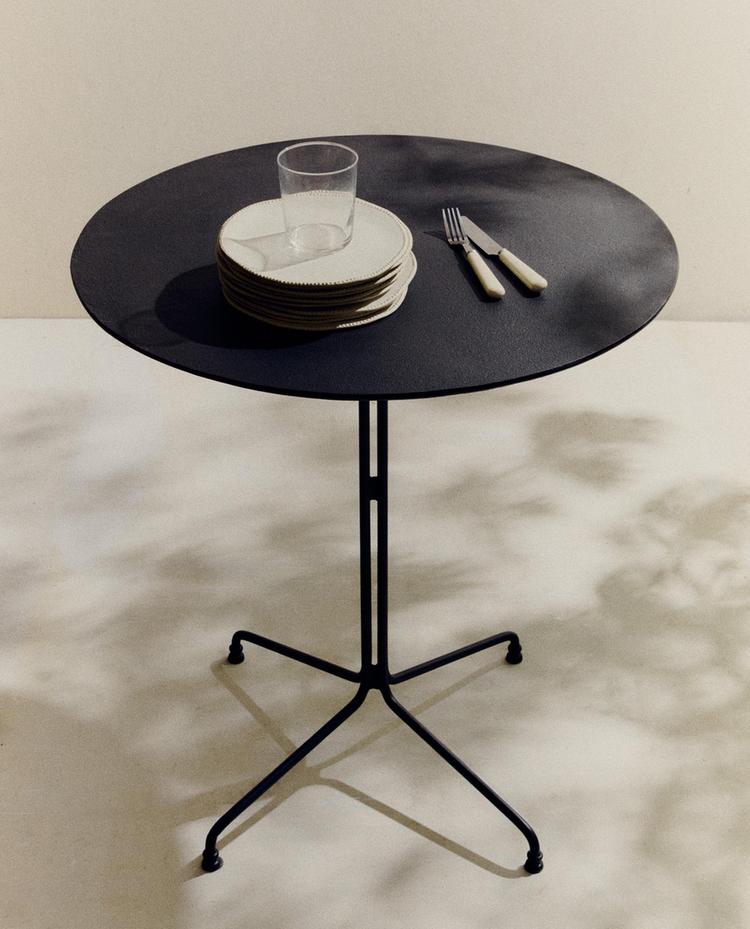 OUTDOOR FORGED METAL TABLE