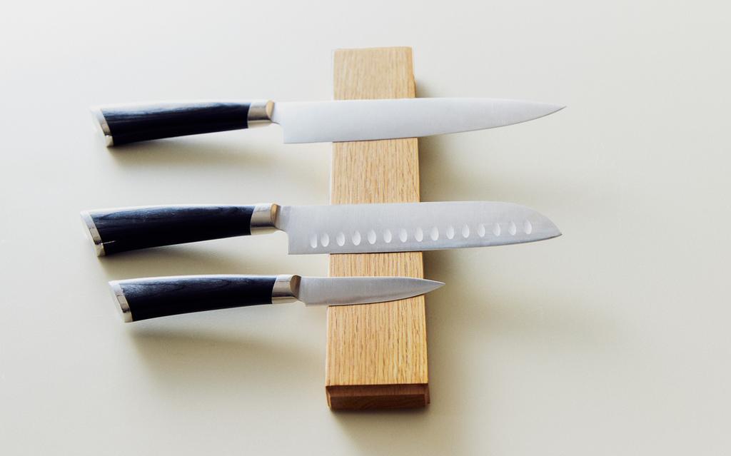 MAGNETIC OAK KNIFE BLOCK