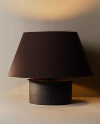 BORDLAMPE I METAL OG BOMULD