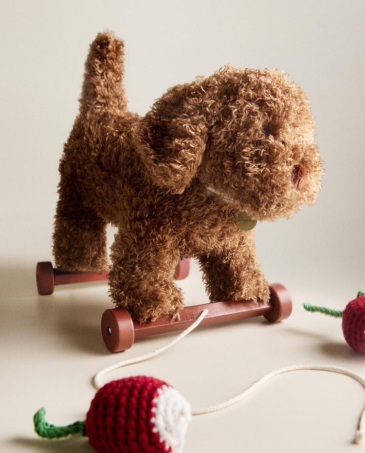 KIDS' SOFT TOY DOG WITH WHEELS