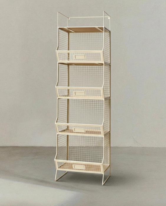 STORAGE UNIT WITH SHELVES