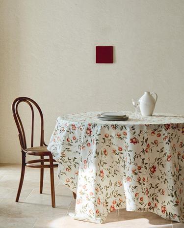 TOMATO-PRINT TABLECLOTH