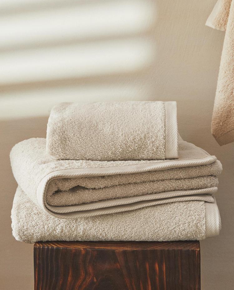 SERVIETTE DE BAIN COTON ÉPONGE UNIE (500 G/M²)