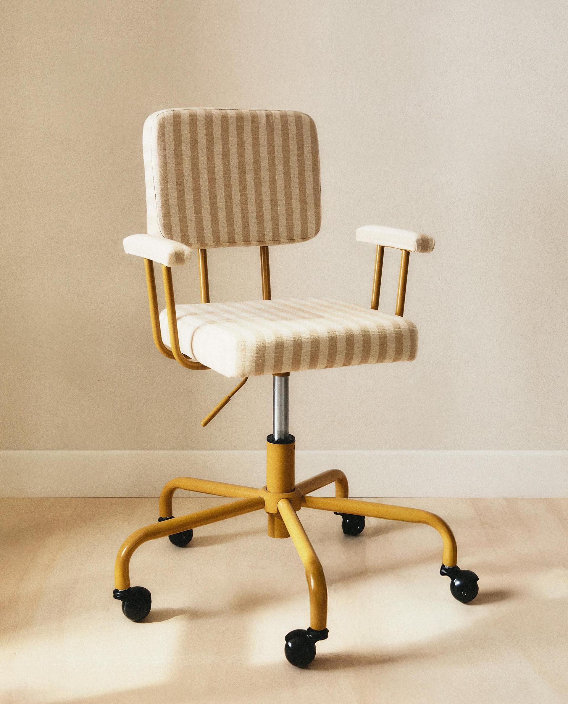KIDS’ METAL WHEEL DESK CHAIR
