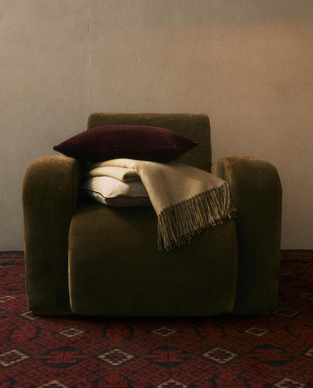 CUSHION COVERS, BLANKET AND RUG