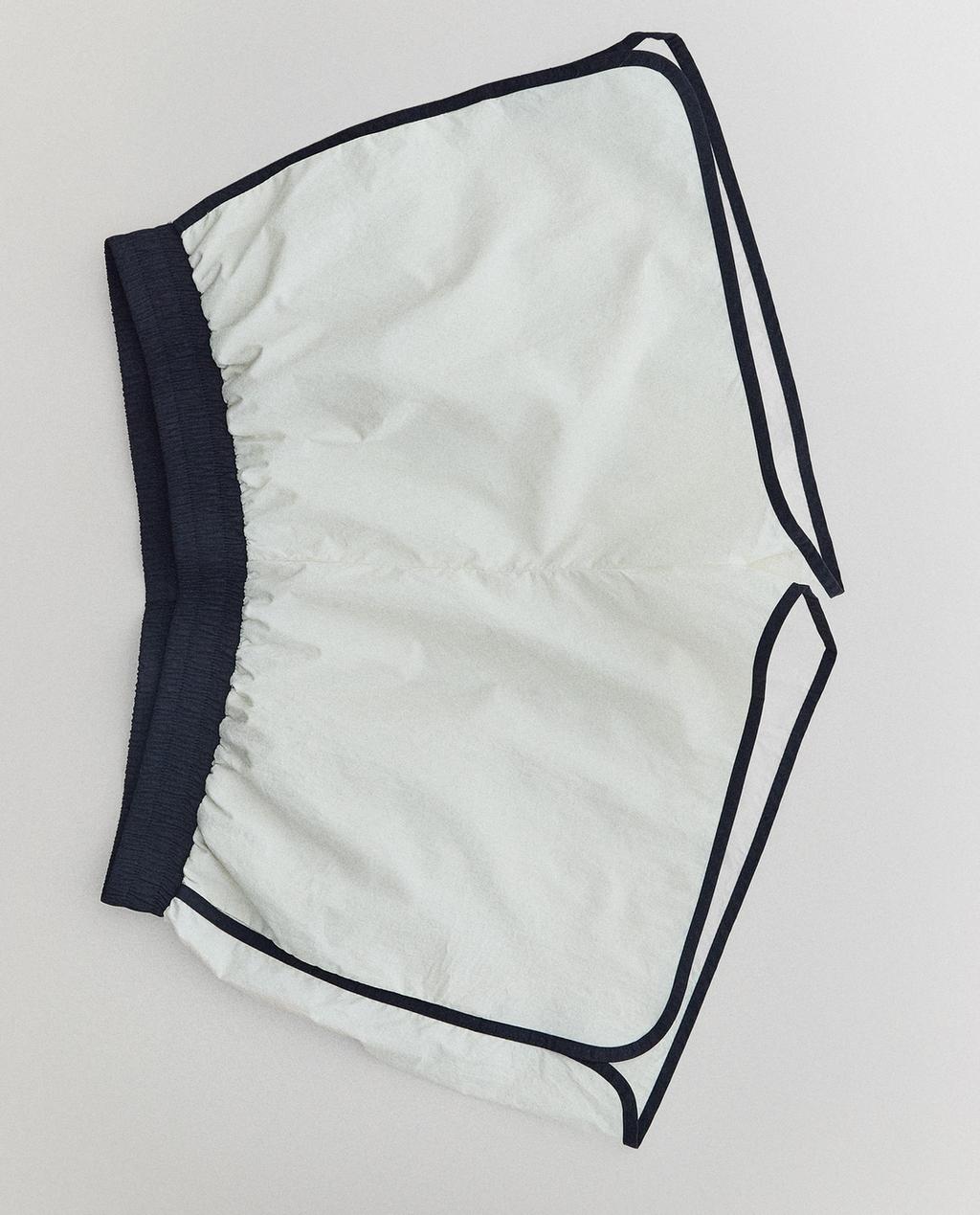 SHORT RIBETE CONTRASTE