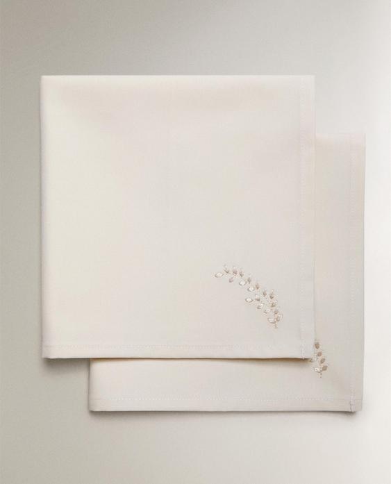 PLANT EMBROIDERY SATEEN NAPKIN (PACK OF 2)