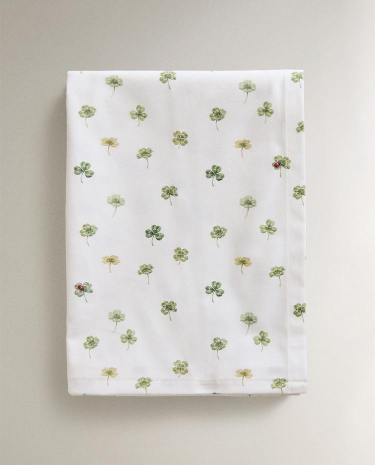 RESIN-COATED CLOVER TABLECLOTH