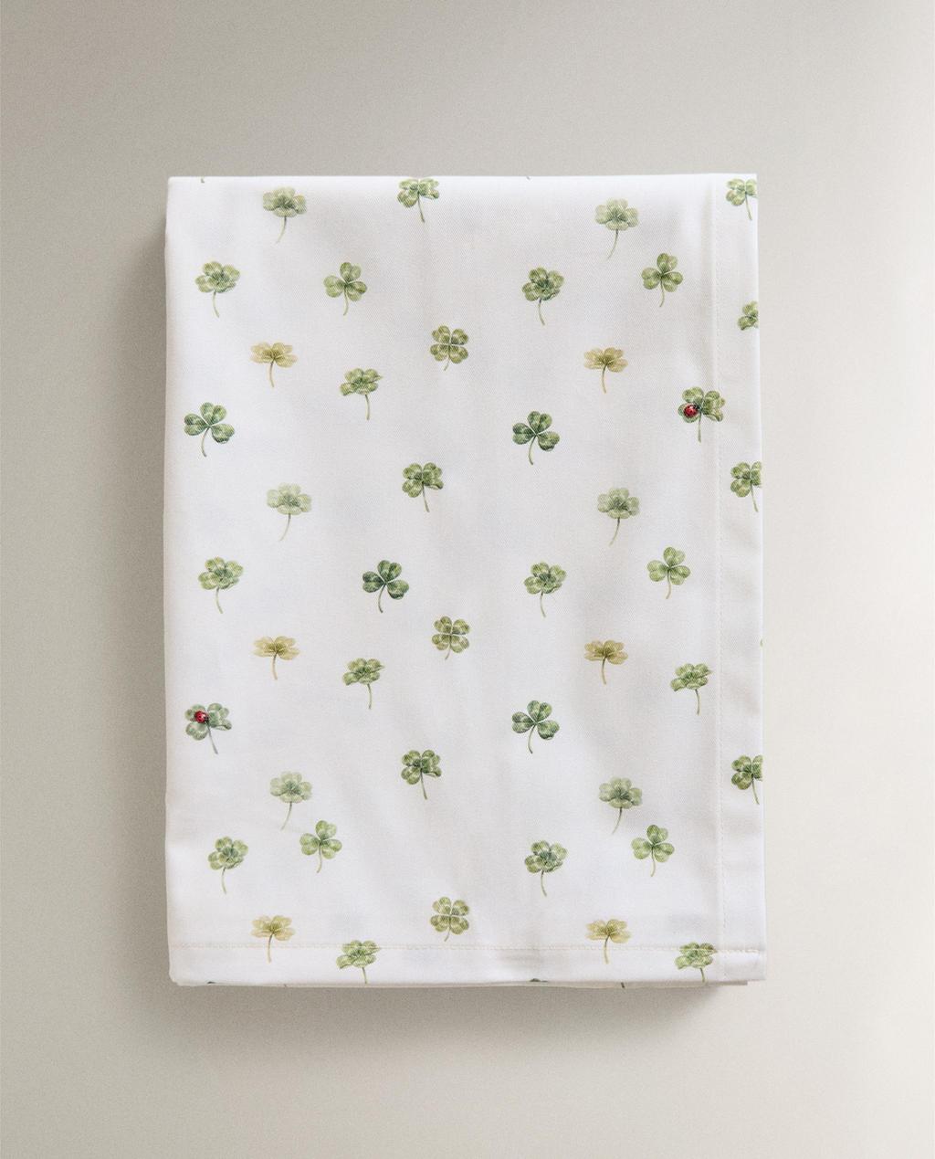 RESIN-COATED CLOVER TABLECLOTH