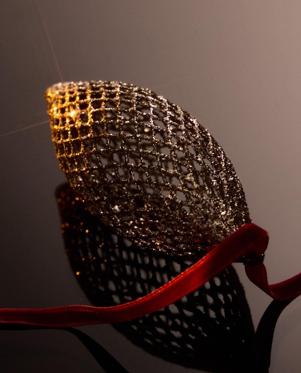 ELONGATED MESH CHRISTMAS TREE ORNAMENT