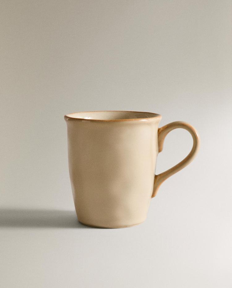 STONEWARE MUG WITH IRREGULAR EDGE