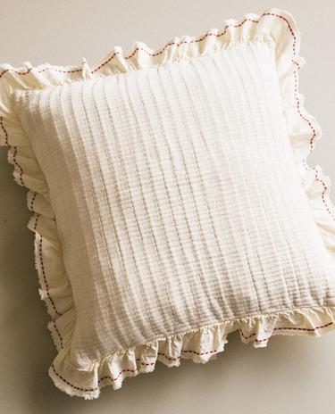 KIDS' TEXTURED CUSHION COVER WITH RUFFLE TRIM
