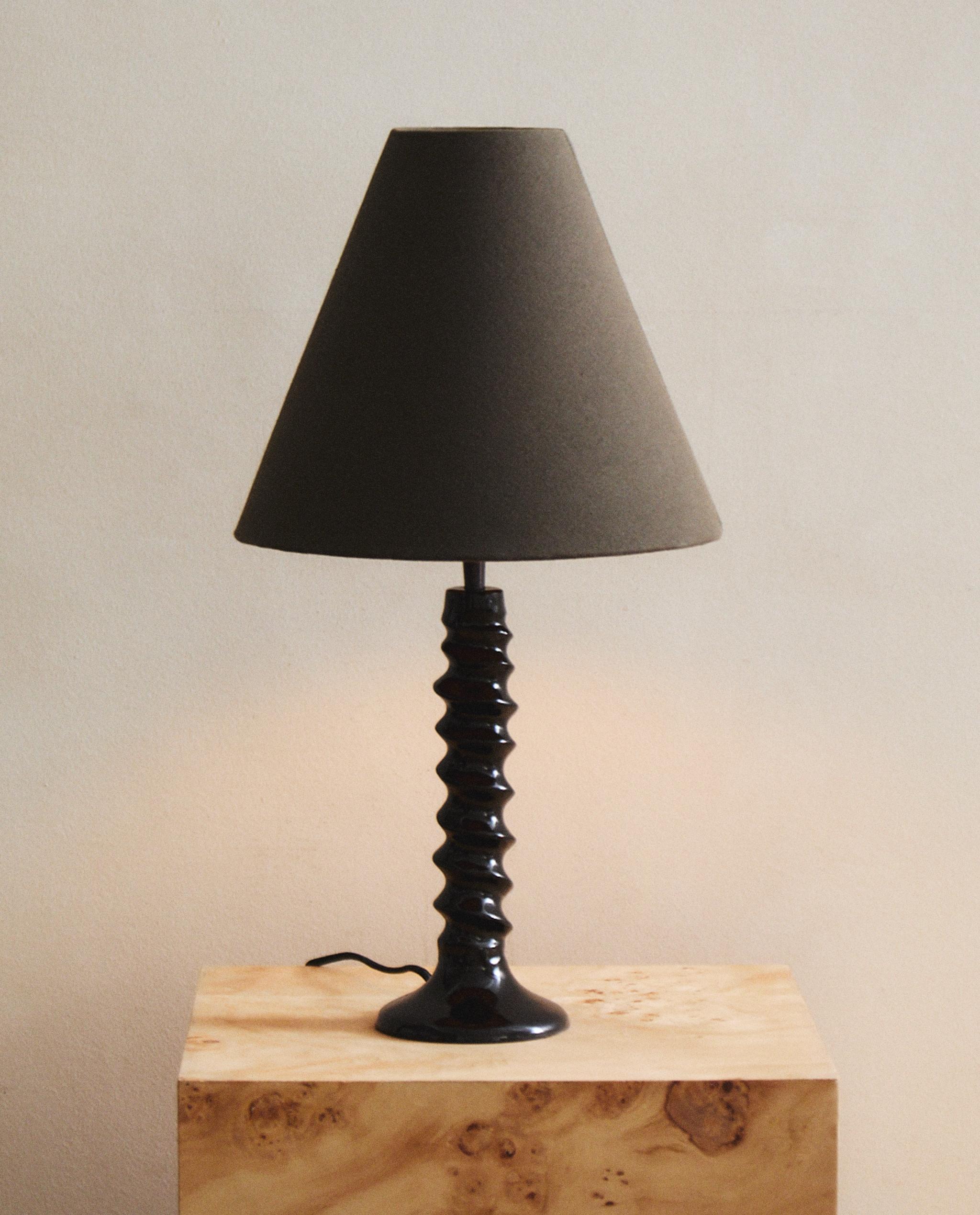 TABLE LAMP WITH EMBOSSMENTS