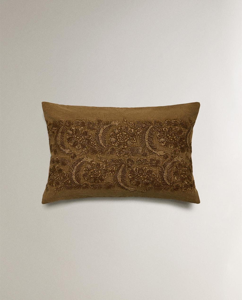 BRODERAT KUDDFODRAL