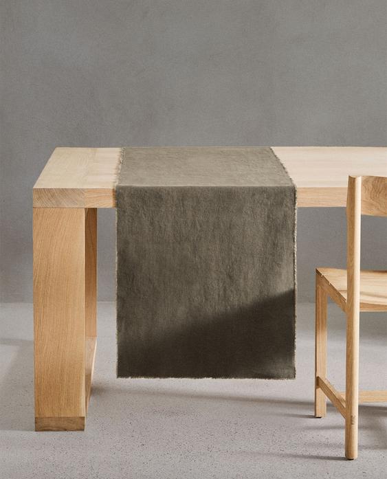 TABLE RUNNER 01 TABLE RUNNER 01