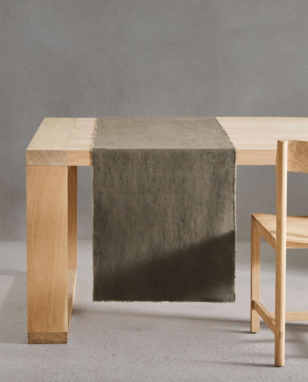 TABLE RUNNER 01 TABLE RUNNER 01