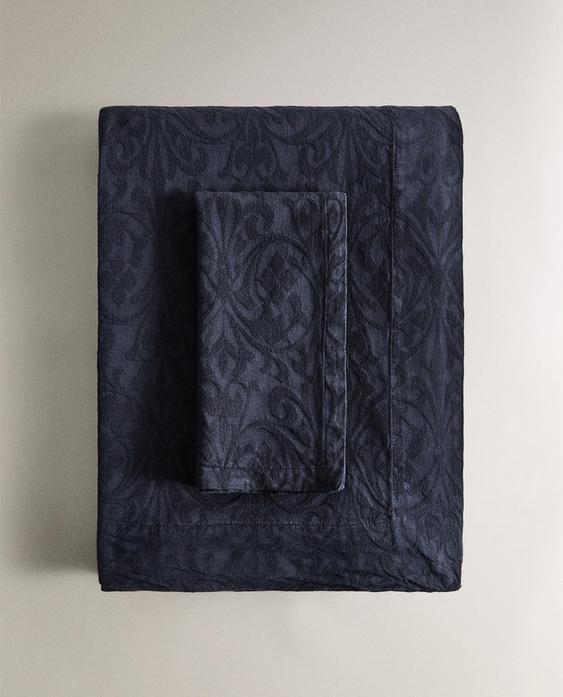 TOALHA DE MESA COM JACQUARD FLORAL