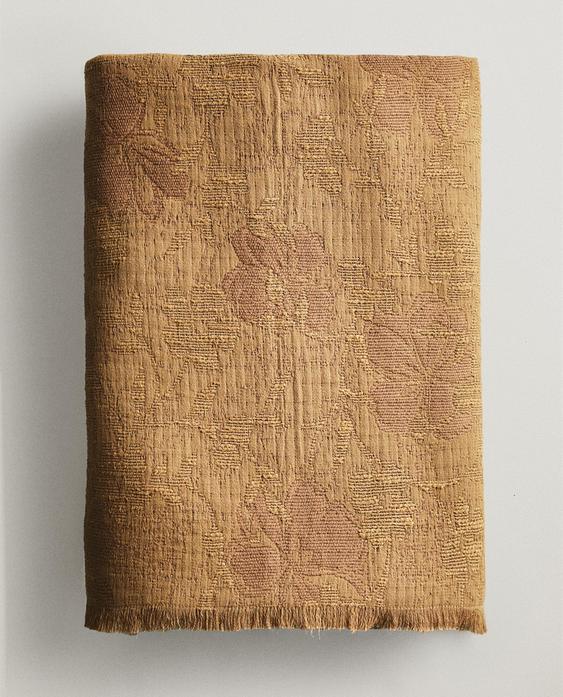 JACQUARD-DECKE MIT BLUMENMUSTER