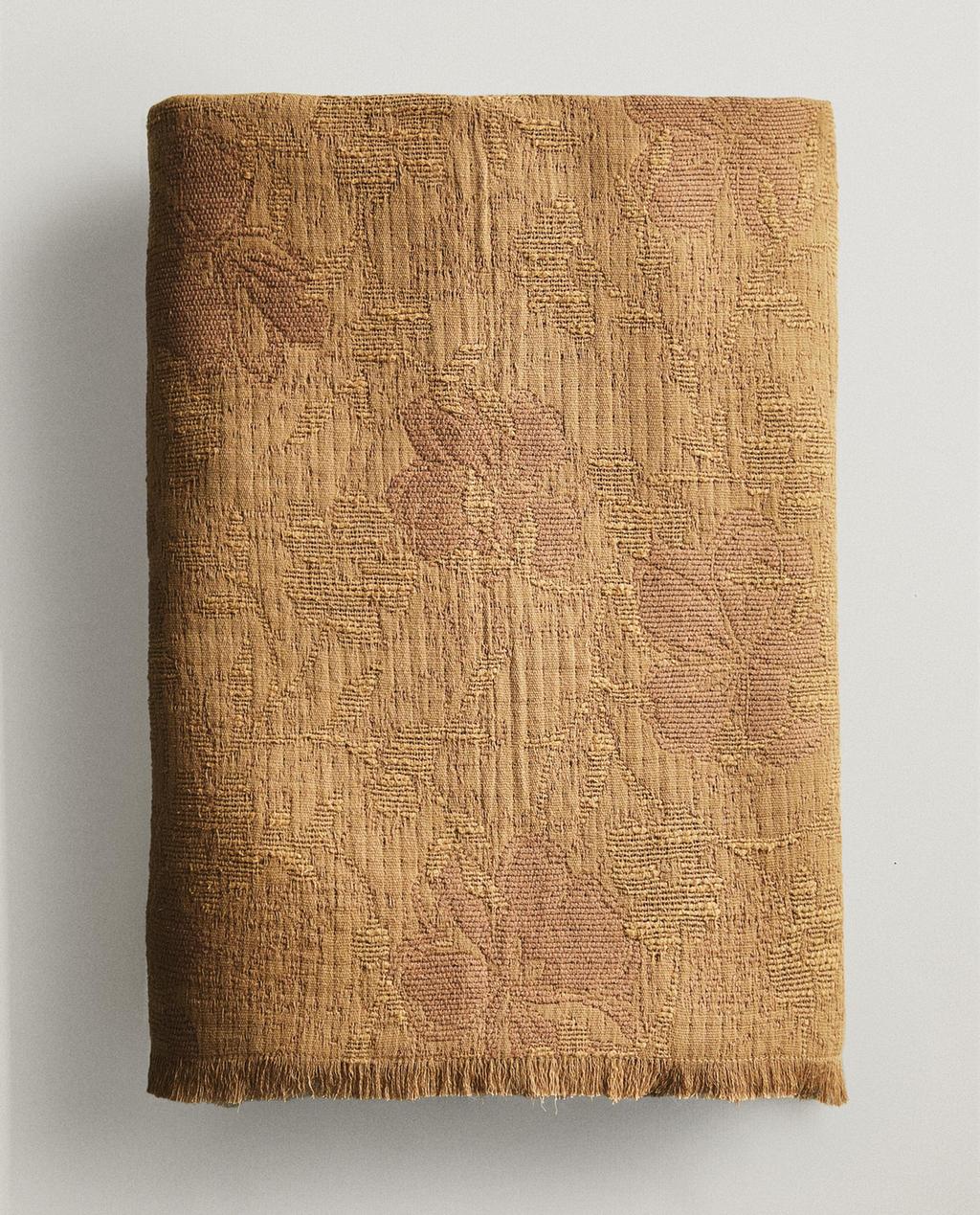 FLORAL JACQUARD THROW