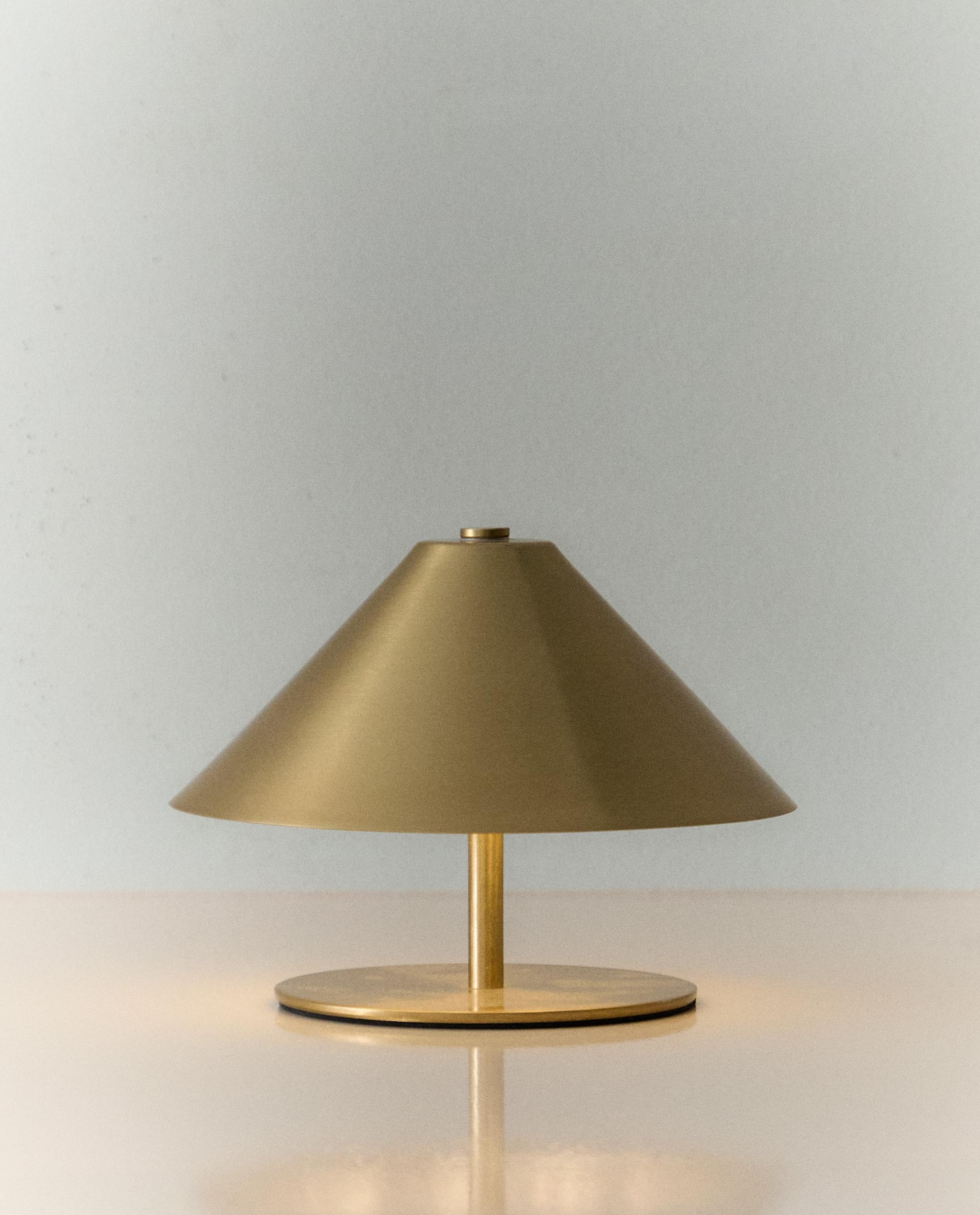 ワイヤレス メタル テーブルランプ | Zara Home 日本/Japan