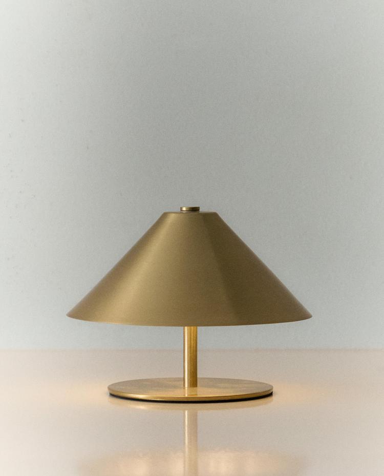 CORDLESS IRON TABLE LAMP