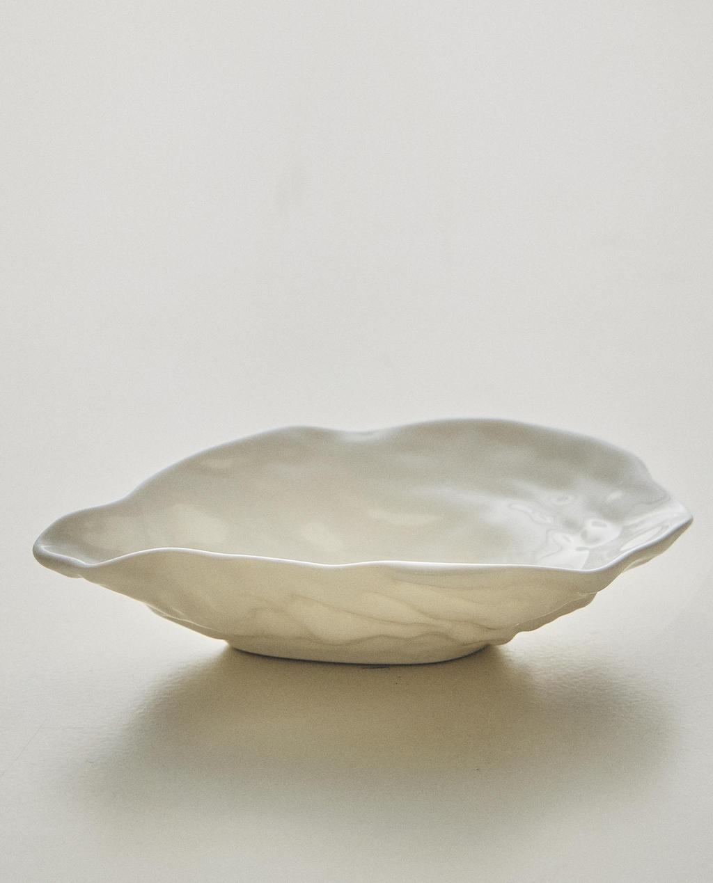 SMALL PORCELAIN SHELL SERVING DISH