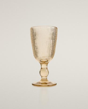 RAISED DESIGN WINE GLASS