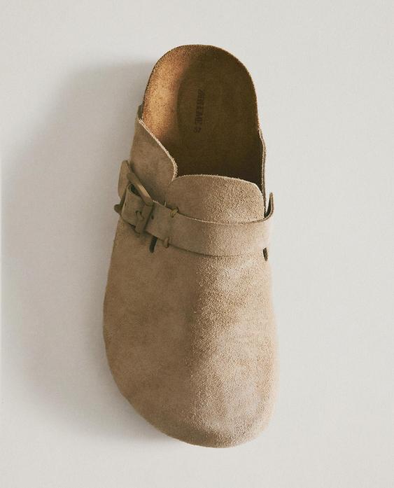 LEATHER CLOGS WITH BUCKLE AND TOPSTITCHING DETAIL