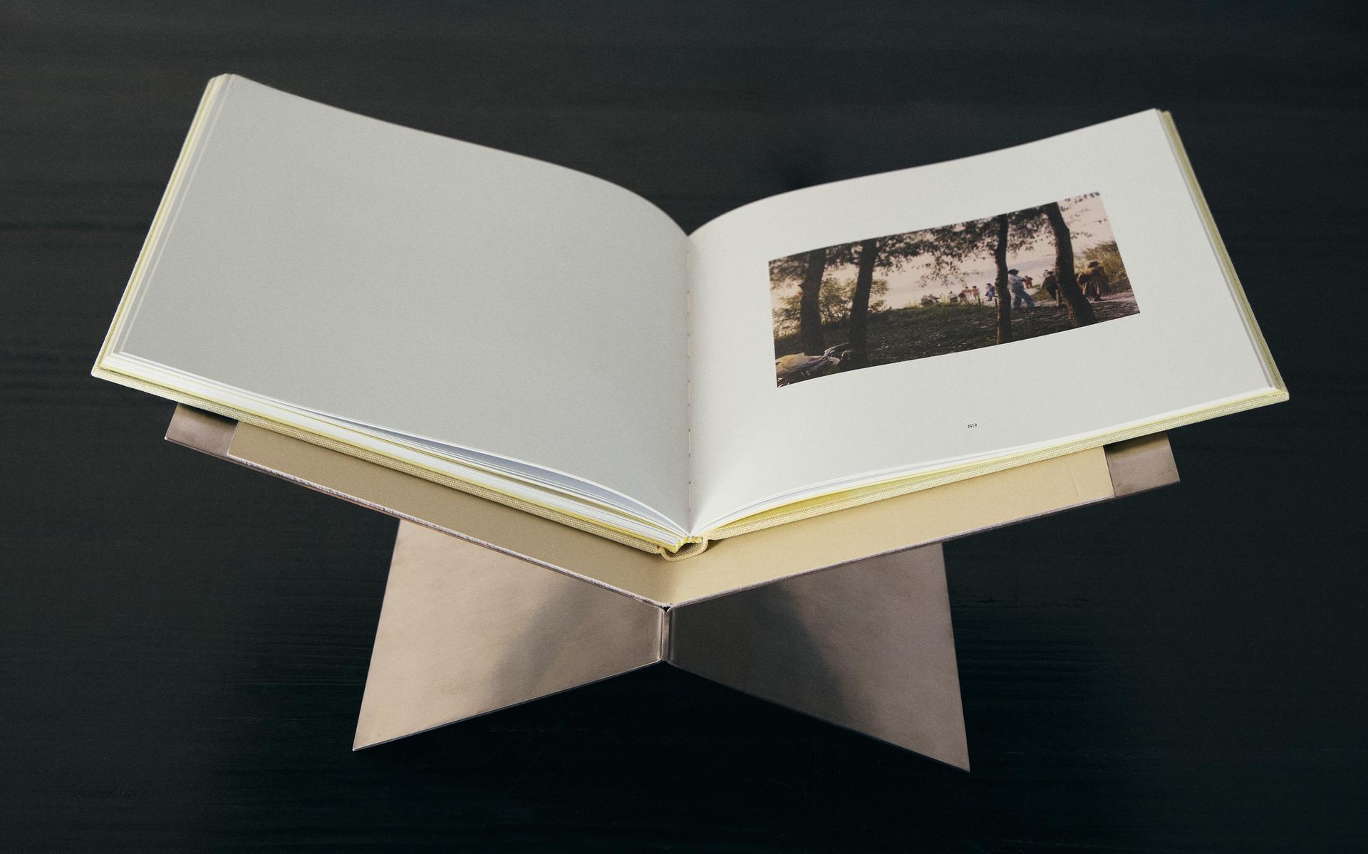 METAL BOOK SUPPORT