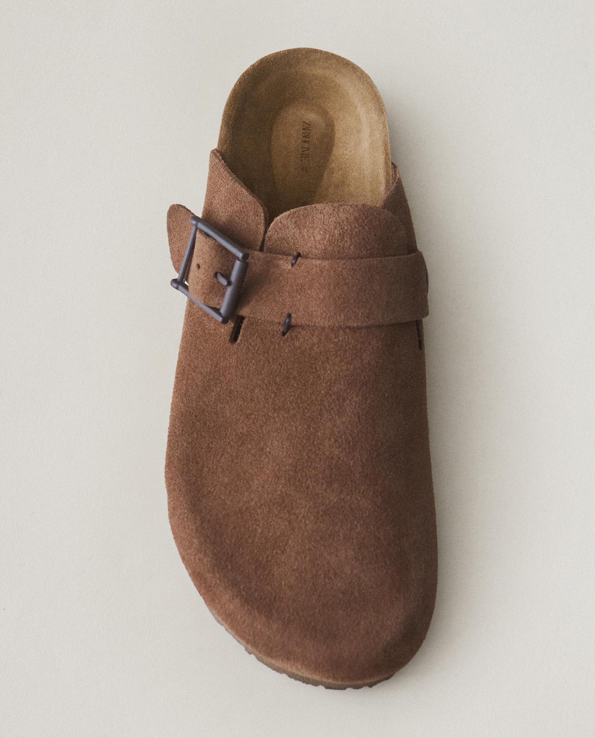 SABOT CUIR BOUCLE DÉTAIL SURPIQÛRE